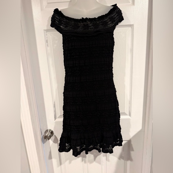 Max Studio Dresses & Skirts - Max Studio Black Ruffled Midi Dress